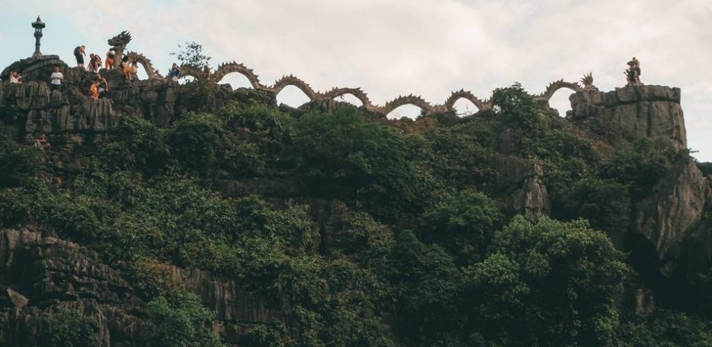 BAI DINH - TRANG AN - MUA CAVE -1 DAY TRIP BY LIMOUSINE