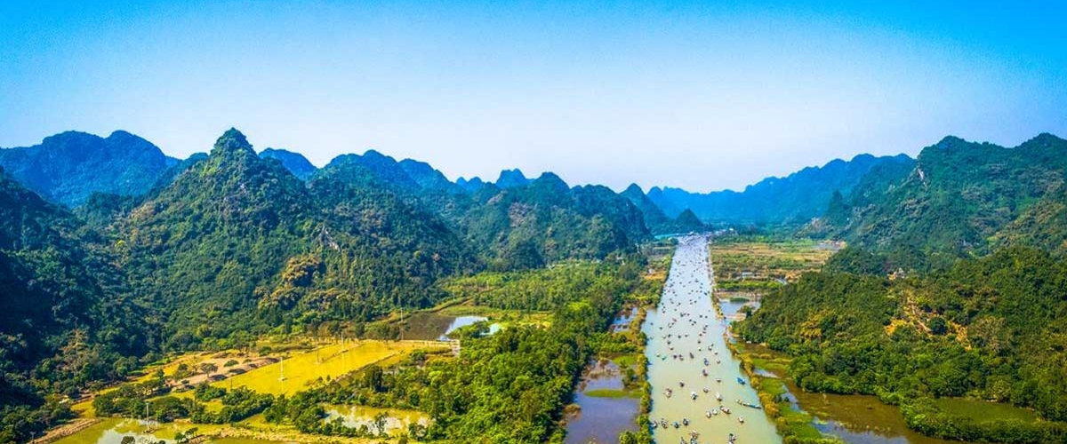 Exploring Jeep Tour Through the Red River Delta