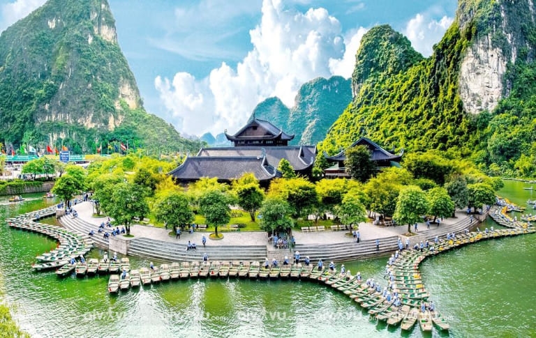 HOA LU - TAM COC  - 1 DAY TRIP BY LIMOUSINE (Cycling)