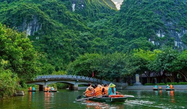 HOA LU - TAM COC  - 1 DAY TRIP BY LIMOUSINE (Cycling)